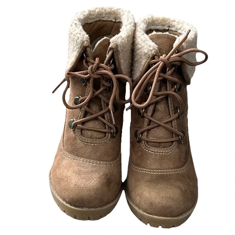 Mudd Sherpa Lined Ankle Boots Women's Size 6 Brown Lace Up‎ Wedge New